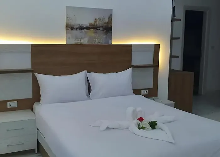 Queen T Resort *