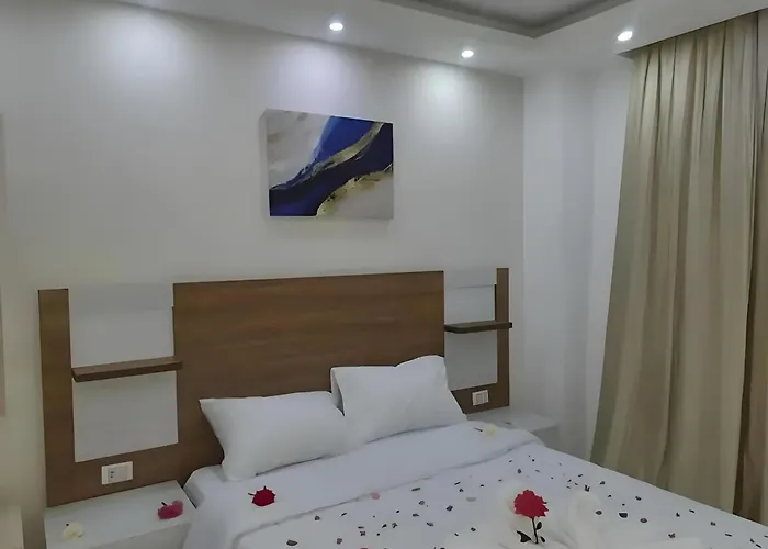 Queen T Resort *