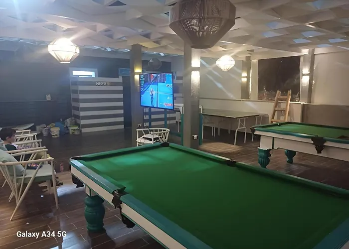 Queen T Resort