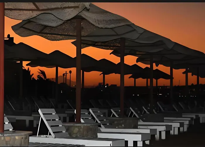 Queen T Resort *