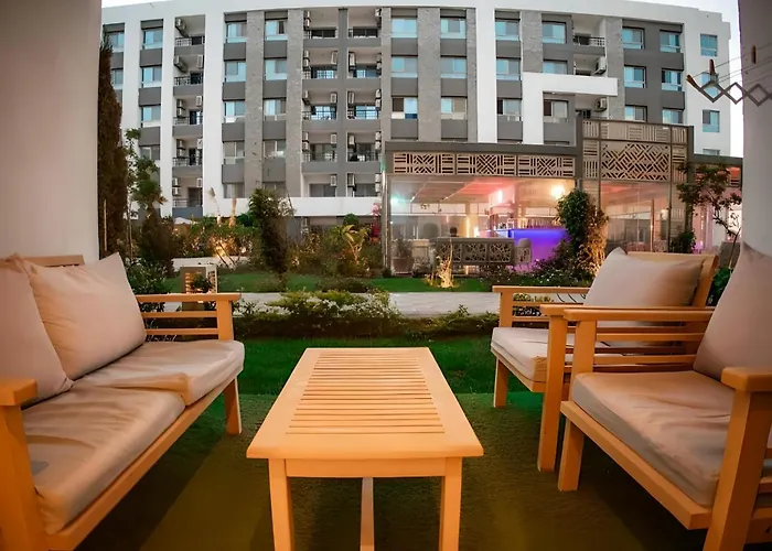 Queen T Resort