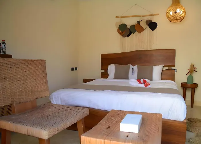 Queen T Resort *